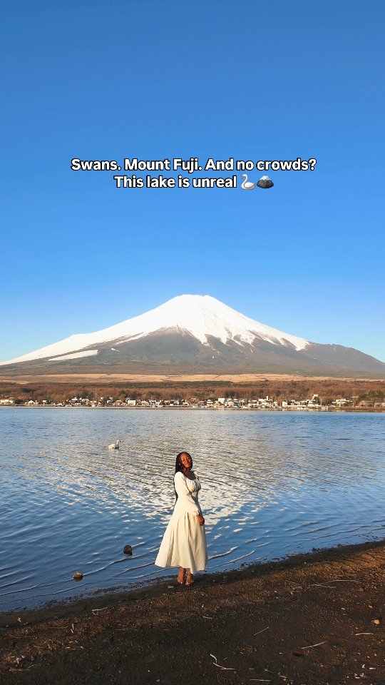 Save this gem for your Japan trip 🇯🇵 and tag someone who’d love this peaceful view 🦢

📌 Lake Yamanakako