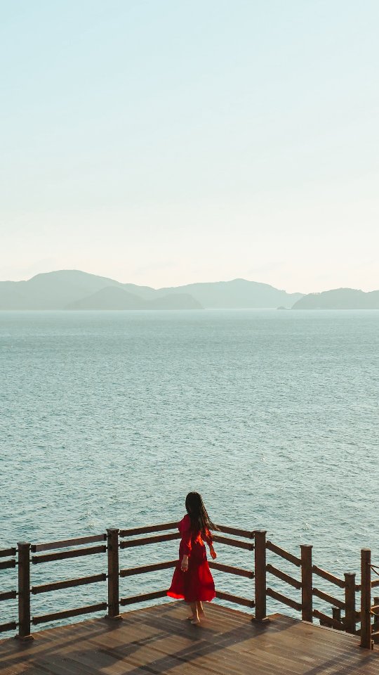 This comprehensive 2-week South Korea itinerary offers the perfect blend of ancient traditions and modern experiences..

South Korea 2-Week Itinerary Overview 🇰🇷⤵️

🌒 Day 1: Arrival in Seoul and if your flight arrives before 5pm, you can transfer immediately to Jeonju. Transit time is about 3.5 hours. Overnight in Jeonju

⛅️ Day 2: Full day in Jeonju: Overnight in Jeonju

🍃 Day 3: Jeonju to Namwon (with a detour to visit Boseong): Overnight in Namwon. Alternative Destination - Suncheon

💙 Day 4: Morning in Namwon and Namwon to Busan: Overnight in Busan

🌊 Day 5-6: Full days in Busan: Overnight in Busan

🖼 Day 7: Afternoon bus to Gyeongju: overnight in Gyeongju

📚 Day 8: Afternoon train to Suwon or Seoul: Overnight in Suwon or Seoul

🛍 Day 9-11: Full Days in Seoul

🥾 Day 12: Departure or Seoul extension, including an overnight trip to Sokcho

Alternative Destinations for Extended Travel include Jeju and Geoje Island 💕

Full itinerary on www.travelwithapen.com 💙

Have you been to South Koeea? What were your favourite places to visit? Let me know in the comments! 👇🏾💬